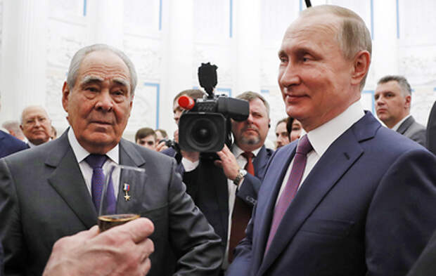 Путин вручил орден первому главе Татарстана Минтимеру Шаймиеву