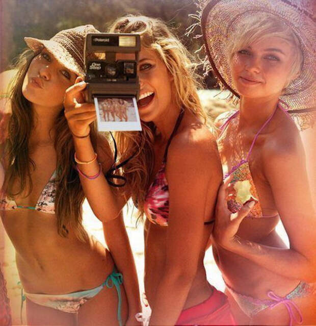 Cameras are a girls best friend (48 Photos)