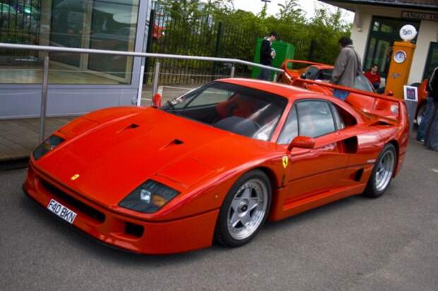 Ferrari F40 – в свое время самый быстрый в мире автомобиль.