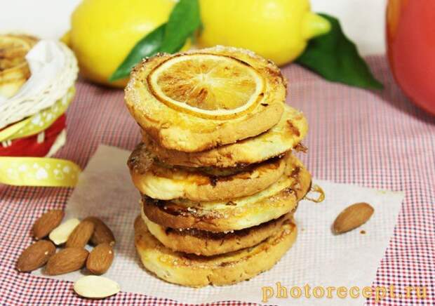 Миндальное печенье с дольками лимона - рецепт с фото