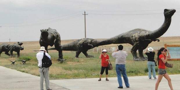 KissingDinosaurs11 KissingDinosaurs11 Целующиеся динозавры Эрэн Хото в Китае