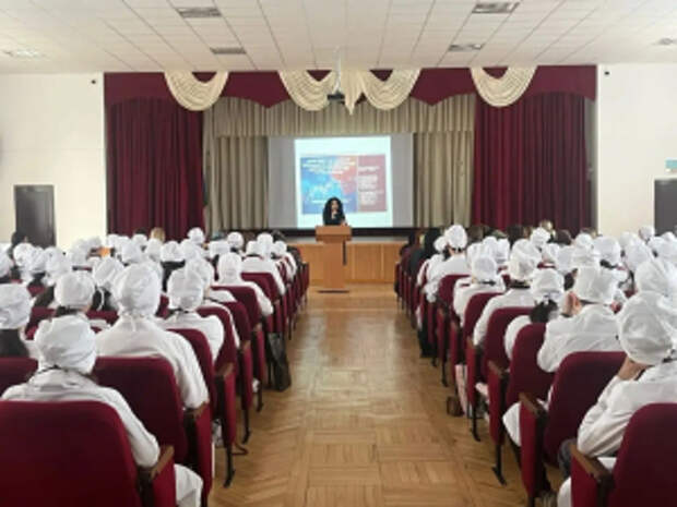 Сотрудниками ЦПЭ МВД по Карачаево-Черкесской Республике продолжается работа по профилактике экстремизма в молодежной среде