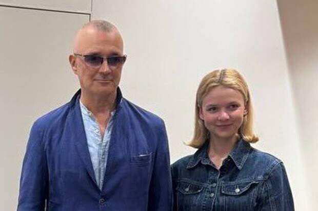 48-летний Егор Бероев показал фото с 21-летней женой и отключил комментарии