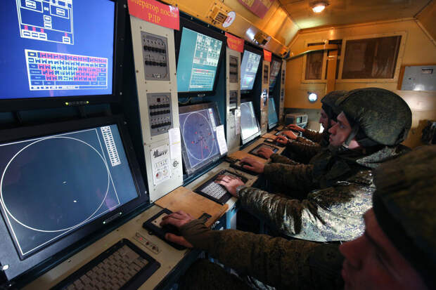 Слюсарь: над двумя районами Ростовской области сбили ракету и беспилотники