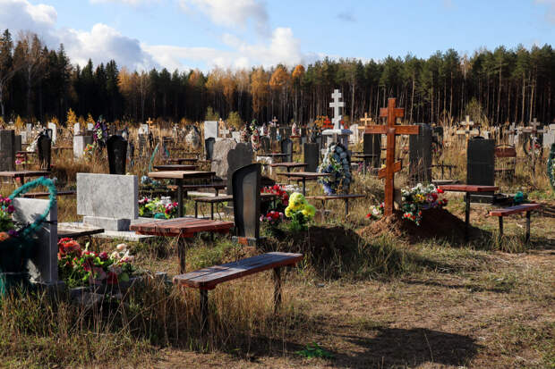 Протоиерей Первозванский предостерег от трапезы на кладбищах в Радоницу