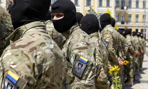 Российские военные нашли на базе «Азова»* под Мариуполем методички Пентагона 