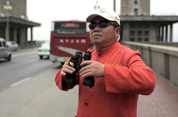 Чэнь Сы: китаец, спасающий самоубийц