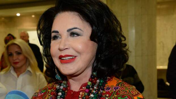 Работающая с Бабкиной врач оценила шансы на восстановление ее голоса