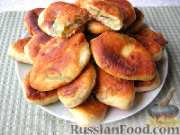 Фото к рецепту: Жареные пирожки с картофельной начинкой