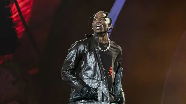 «Прибыль для них оказалась важнее»: на Трэвиса Скотта подали в суд после смертельной давки во время его выступления