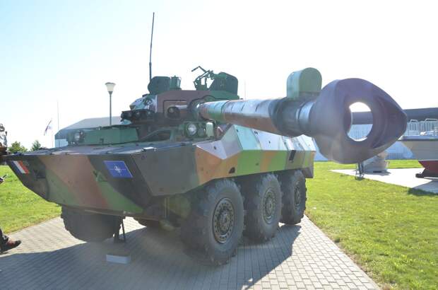французский колёсный танк AMX-10RC, фото Tochka Zрения