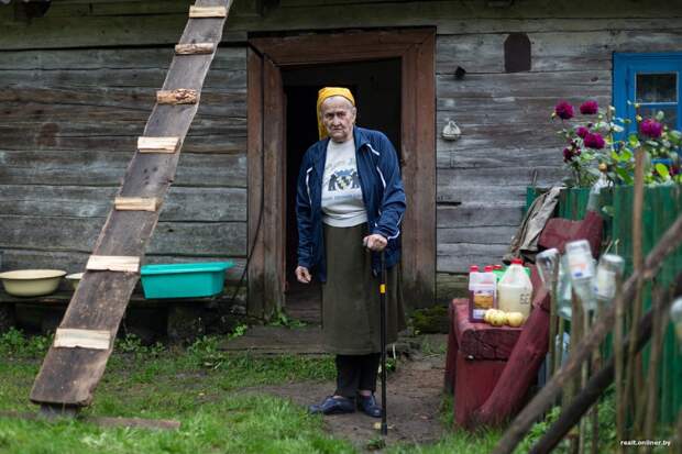 Пенсионерка более 45-ти лет живет одна в глухом лесу без воды, света, газа и телефона