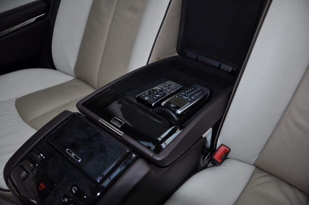 Эксклюзивный Maybach, который якобы делали для ливийского революционера, выставили на продажу