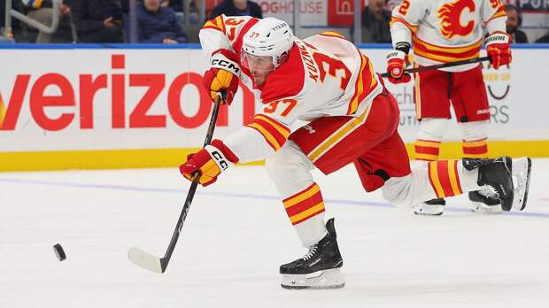 Гол Кузнецова помог «Калгари» обыграть «Айлендерс»