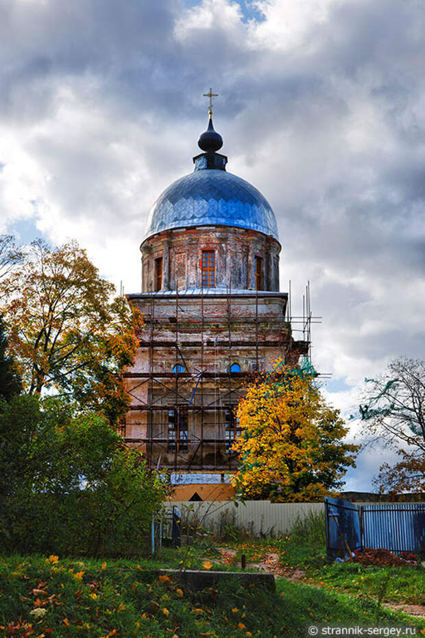 Места Подмосковья - старая церковь