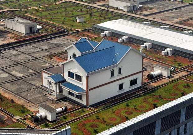 Частные коттеджи на крыше торгового центра в Китае