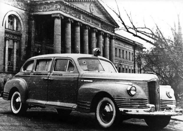 Фото 1950-х г. ЗиС-110А у 1-й Градской скорая, скорая помощь. ретро фото