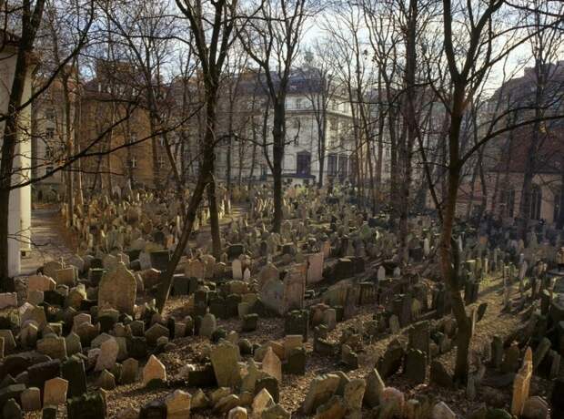 1. Старое еврейское кладбище в Праге.
