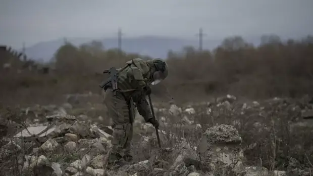 Пиротехники МЧС России разминировали почти 50 га территории в Карабахе