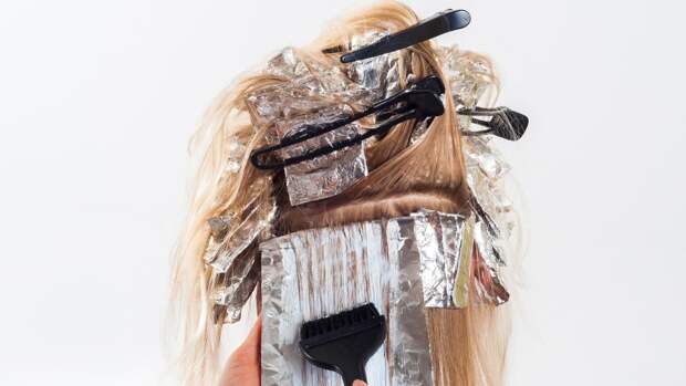 Чем ярче, тем лучше: освежаем образ с помощью скрытого окрашивания