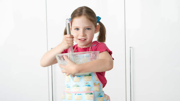 Венчик вместо машинки: кухонная утварь развивает детей лучше игрушек