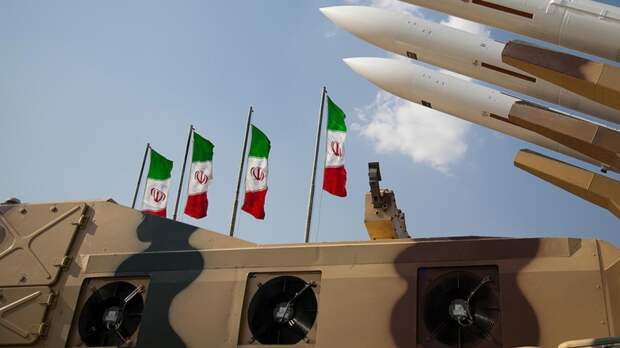 Иран готовит ответный удар сотнями ракет на случай атаки Израиля, пишет NYT