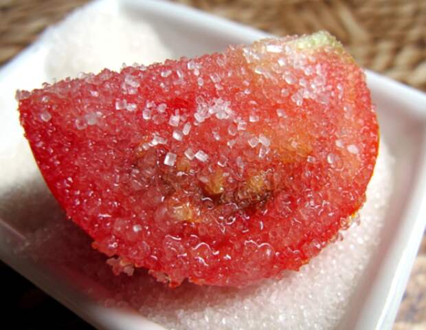 Трудно представить, что на помидоре не соль, а сахар. /Фото: delovkusa.ru