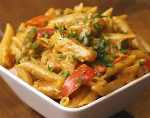 макароны с курицей в остром соусе