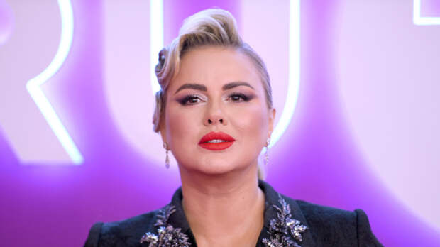 «Оттягиваю процедуру»: врачи много лет советуют Анне Семенович сделать операцию