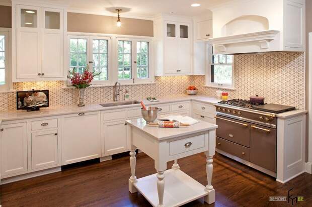 Белая классика и пестрые стены