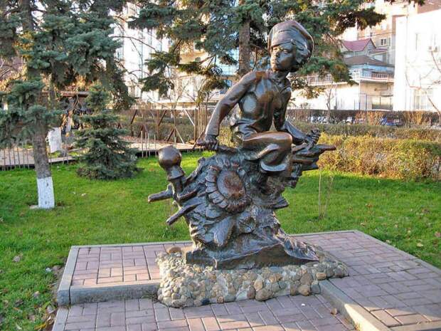 127 Памятник Нахалёнку в Ростове-на-Дону