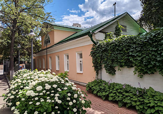 Толстой в Москве: 7 главных мест, связанных с писателем