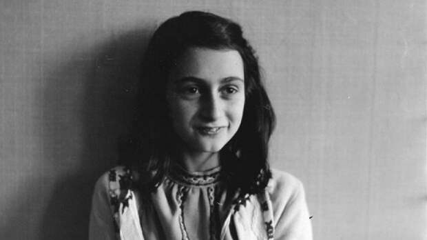Рассказ, который пытались запретить в школах: к 90-летию со дня рождения еврейской девочки Анны Франк, которая вела дневник, прячась в тайнике