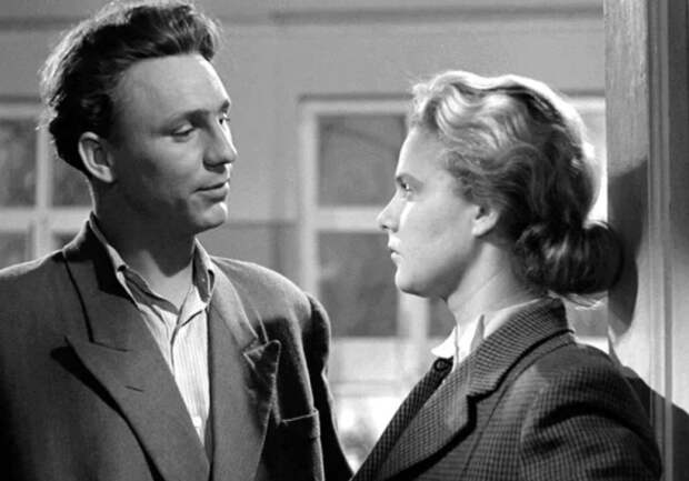 Кадр из фильма «Весна на «Заречной улице». Режиссер Марлен Хуциев. Актеры Нина Иванова, Николай Рыбников Кадр из фильма «Весна на «Заречной улице». Режиссер Марлен Хуциев. Актеры Нина Иванова, Николай Рыбников