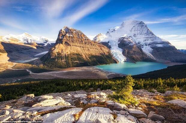 Озеро Берг в Канаде, а позади - гора Робсон в мире, красивые фото, красивый вид, пейзажи, природа, путешествия, фото, фотографы