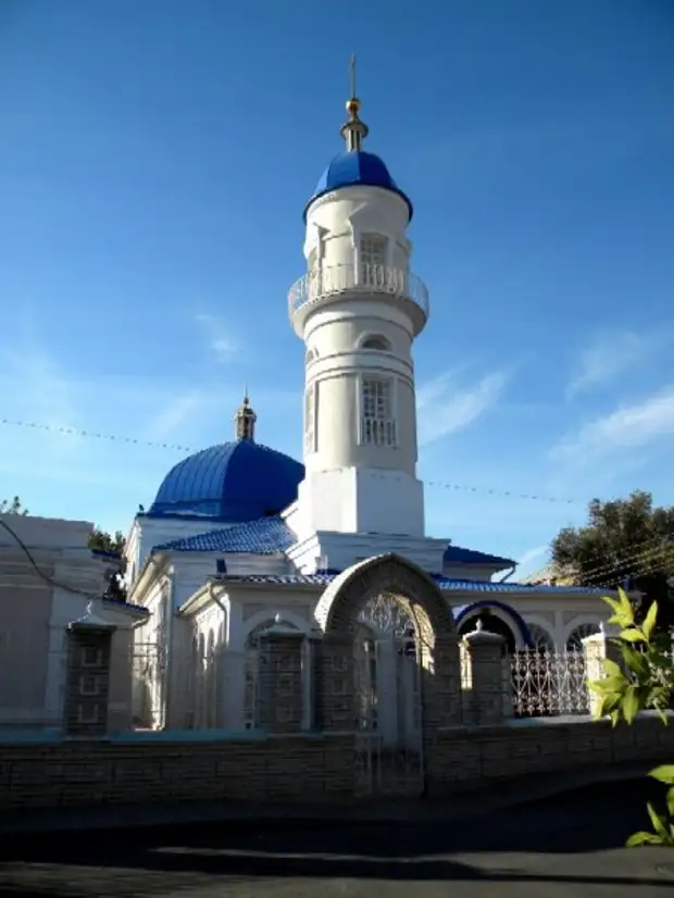 Астрахань мусульманская. Белая мечеть Астрахань. Белая мечеть АК-мечеть в Астрахани.. Центральная мечеть Астрахань. Мусульманские мечети в Астрахани.