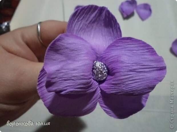 здравствуйте дорогие мастерицы.вот решила с вами поделиться тем , как я делаю цветок орхидеи. фото 20