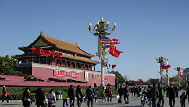 Флаги США и Китая в Пекине. Архивное фото