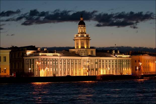 Кунсткамера в белые ночи