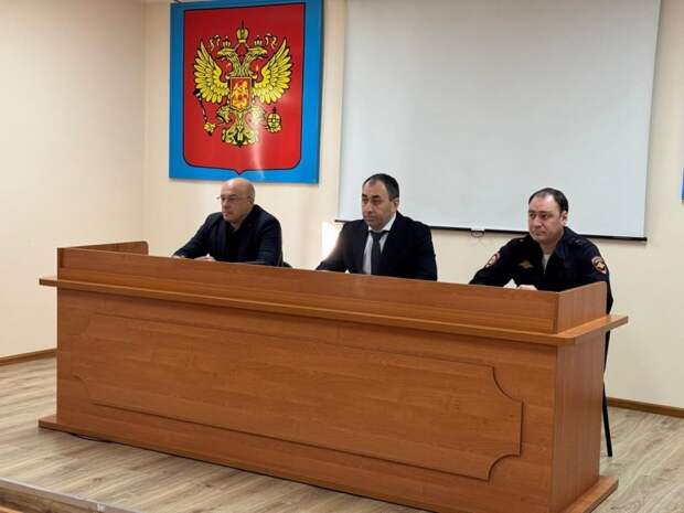 Администрация рассмотрела вопросы защиты прав несовершеннолетних