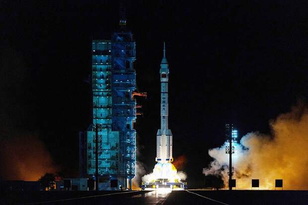 Китай за сутки потерял две космические ракеты