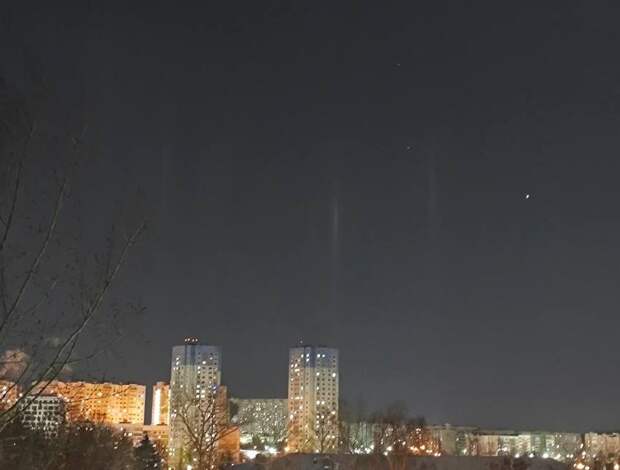 Световые столбы заметили в небе над Тулой