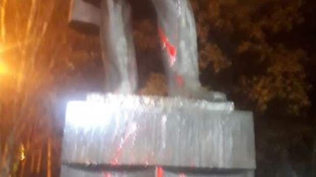 Памятник Грибоедову осквернили в Ереване