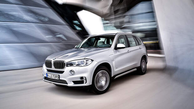 Поезд со 120 кроссоверами BMW сошел с рельс