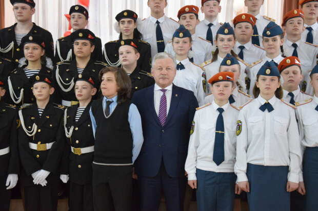 Кадетов, спасших 14 человек при пожаре в московской гостинице, чествовали в Братске
