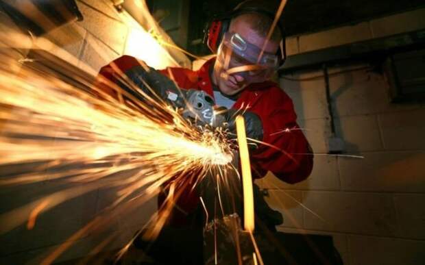 Опасны ли искры во время работы болгарки