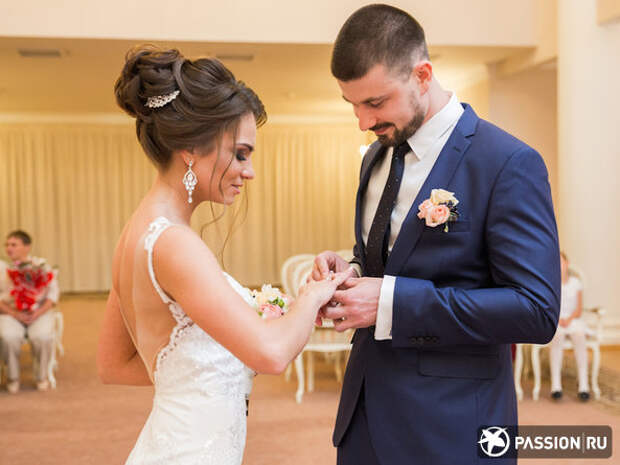 Новые правила в ЗАГСах: женихам и невестам придется стать скромнее и соблюдать дресс-код
