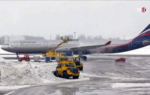 Аэропорты Москвы перешли на усиленный режим работы