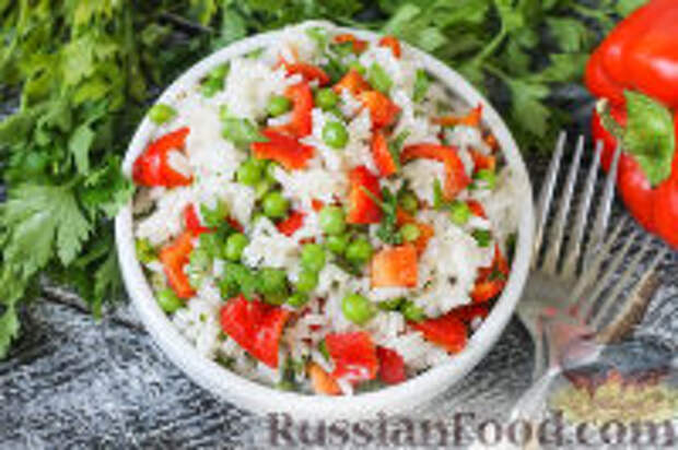 Фото к рецепту: Салат с рисом, зеленым горошком и перцем