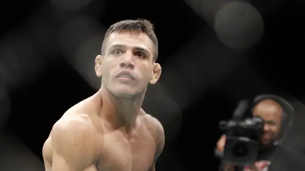 Дос Аньос — Махачеву: у меня нет другого мужчины, оплачивающего мои счета